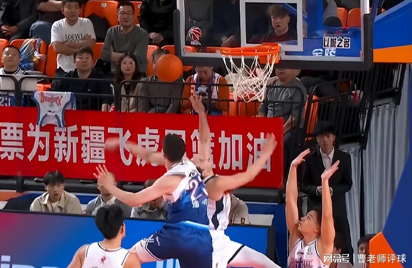 开云-领先18分都能输!杜锋的“老寒腿组合”,到底在想什么?